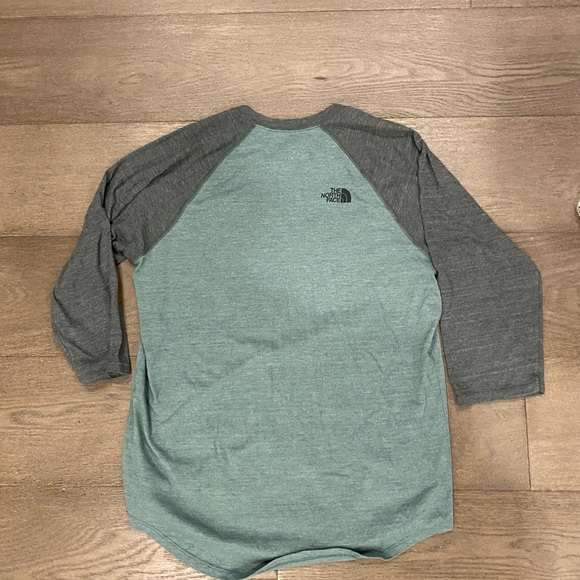 Green The North Face baseball shirt - Picture 4 of 7